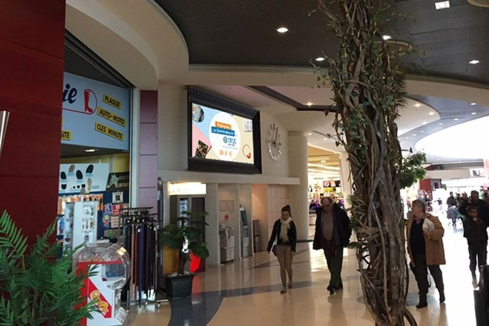 ECRAN LED PROFESSIONNEL SHARP POUR L'AFFICHAGE NUMERIQUE Photos/Video/TV