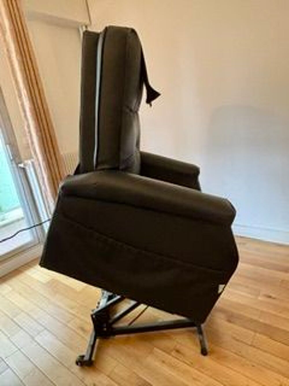 Fauteuil m&eacute;dical releveur marque HERDEGEN Meubles