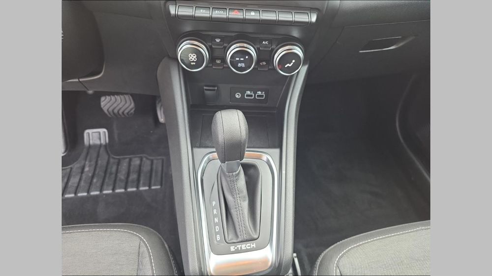 Captur E-Tech full hybrid 145 Evolution 2023 occasion 38140 Rives