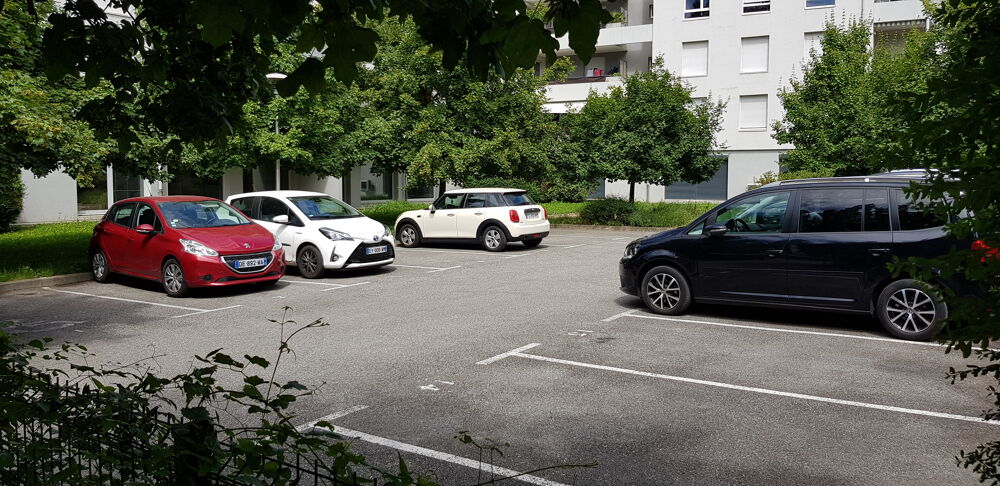 Location Parking/Garage Place de parking privée pour voiture à Grenoble Grenoble