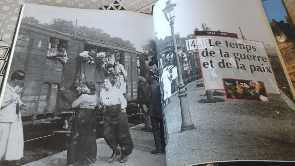 LIVRE grand format Livres et BD