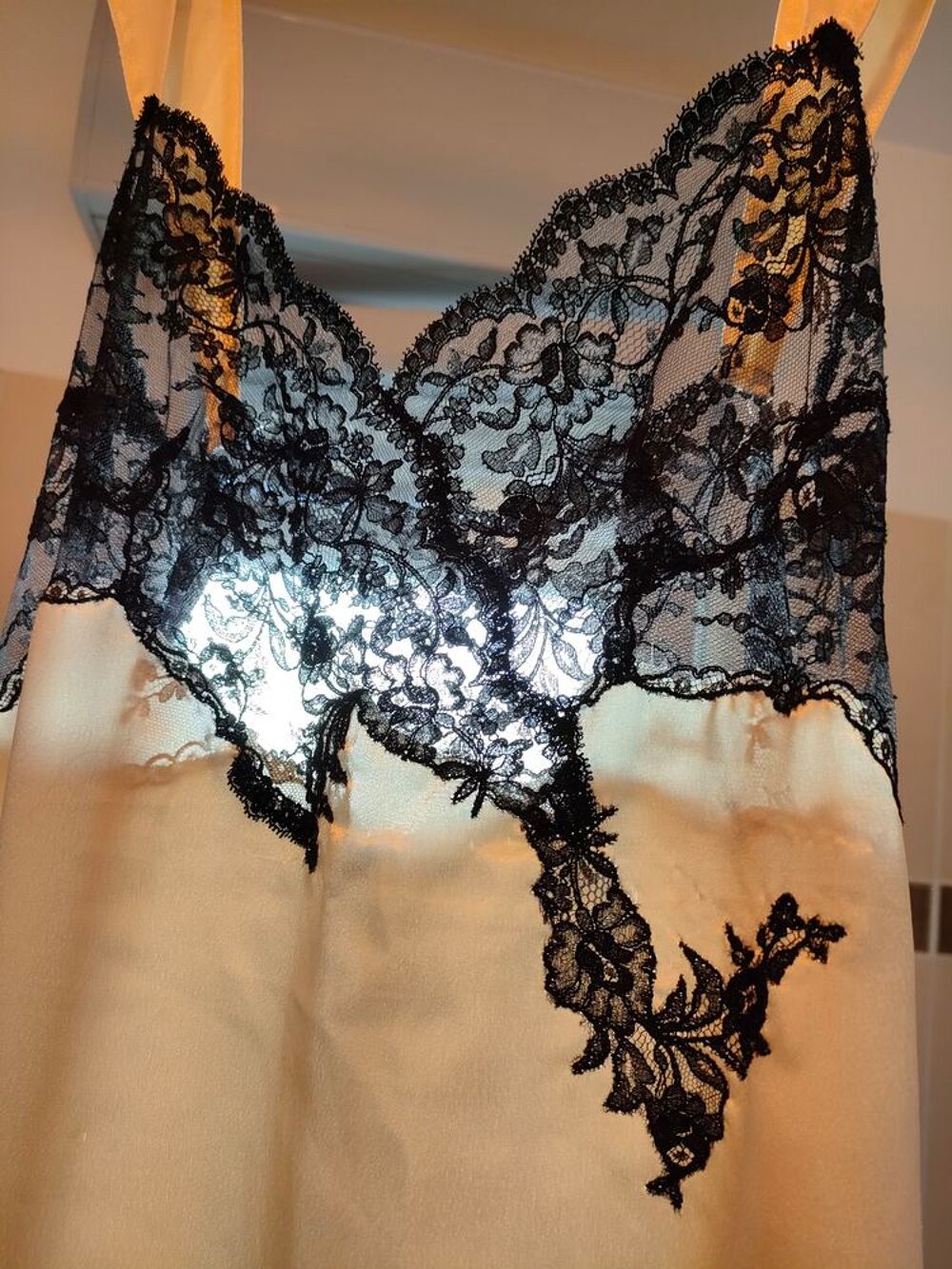 Nuisette T42. Vêtements