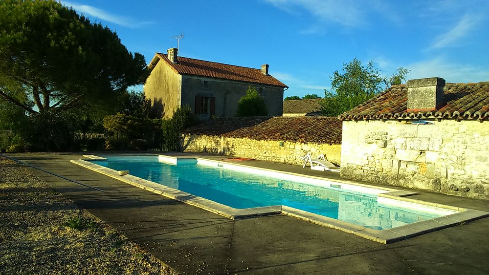   GRANDE MAISON ANCIENNE CHARENTE 10 PERSONNES 160M² Poitou-Charentes, Fouquebrune (16410)