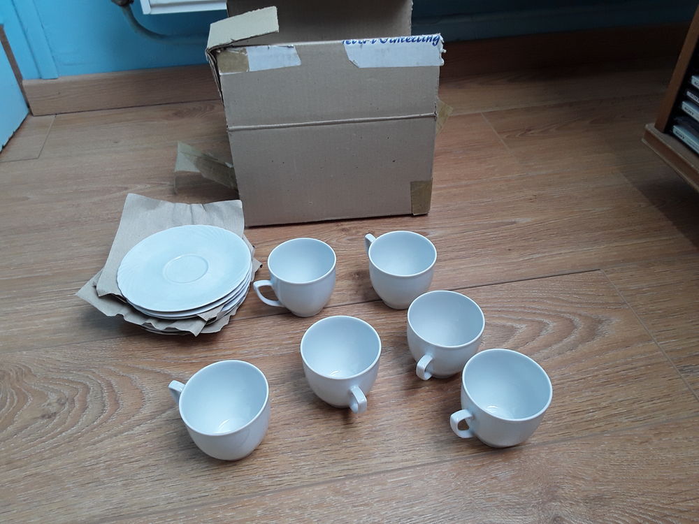 Un lot de 6 Tasses &agrave; caf&eacute; +sous tasses, neufs emball&eacute;es Electroménager