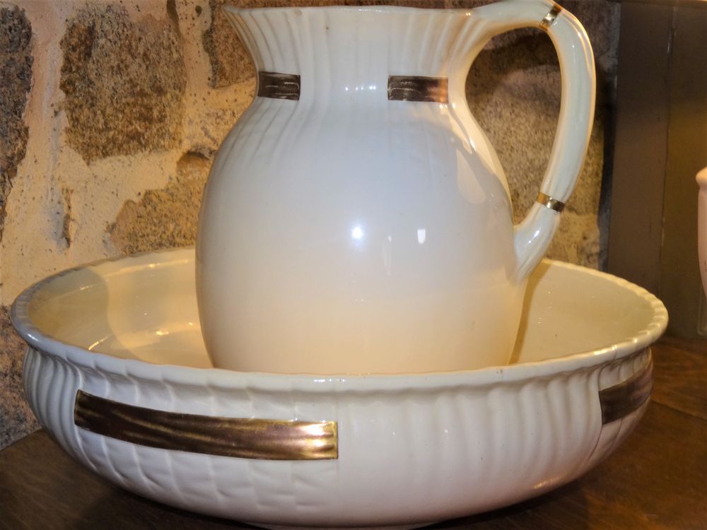 Set de toilette ancien, grand format, avec broc et bassine Décoration