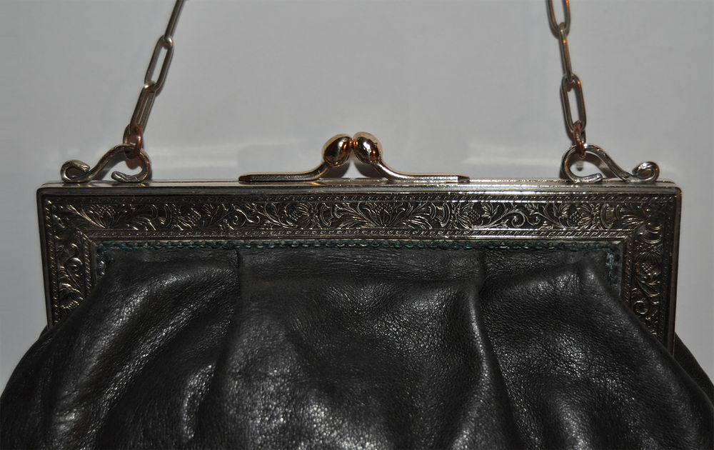 Sac ancien style bourse minaudi&egrave;re cuir gris fonc&eacute;, fermoir Maroquinerie