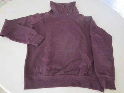 Sweat couleur grenat foncé 20 Brignais (69)