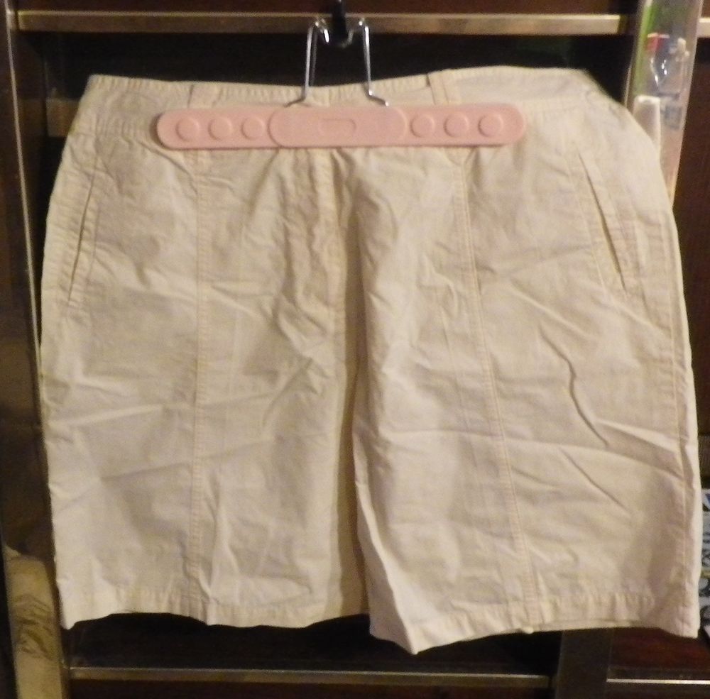 SHORT / BERMUDA ECRU T44 Vêtements