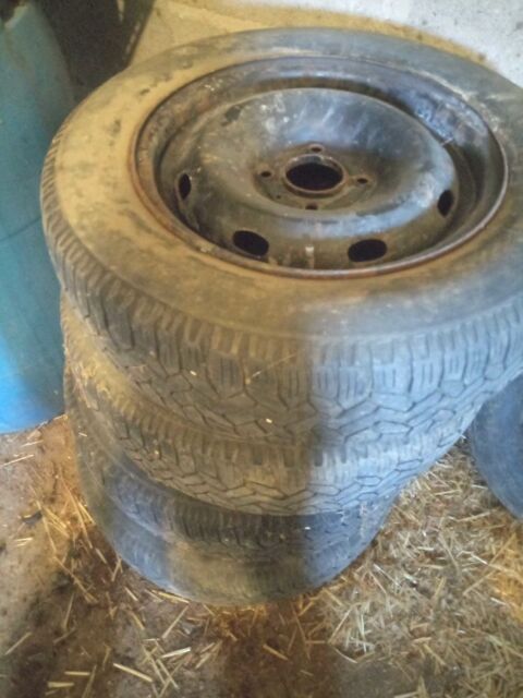 Pièces et équipements Voiture Pneu voiture - roue  occasion Sermaises 45300