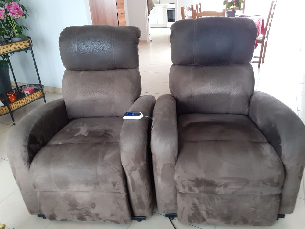 Deux fauteuils de salon inclinable &eacute;lectrique Meubles