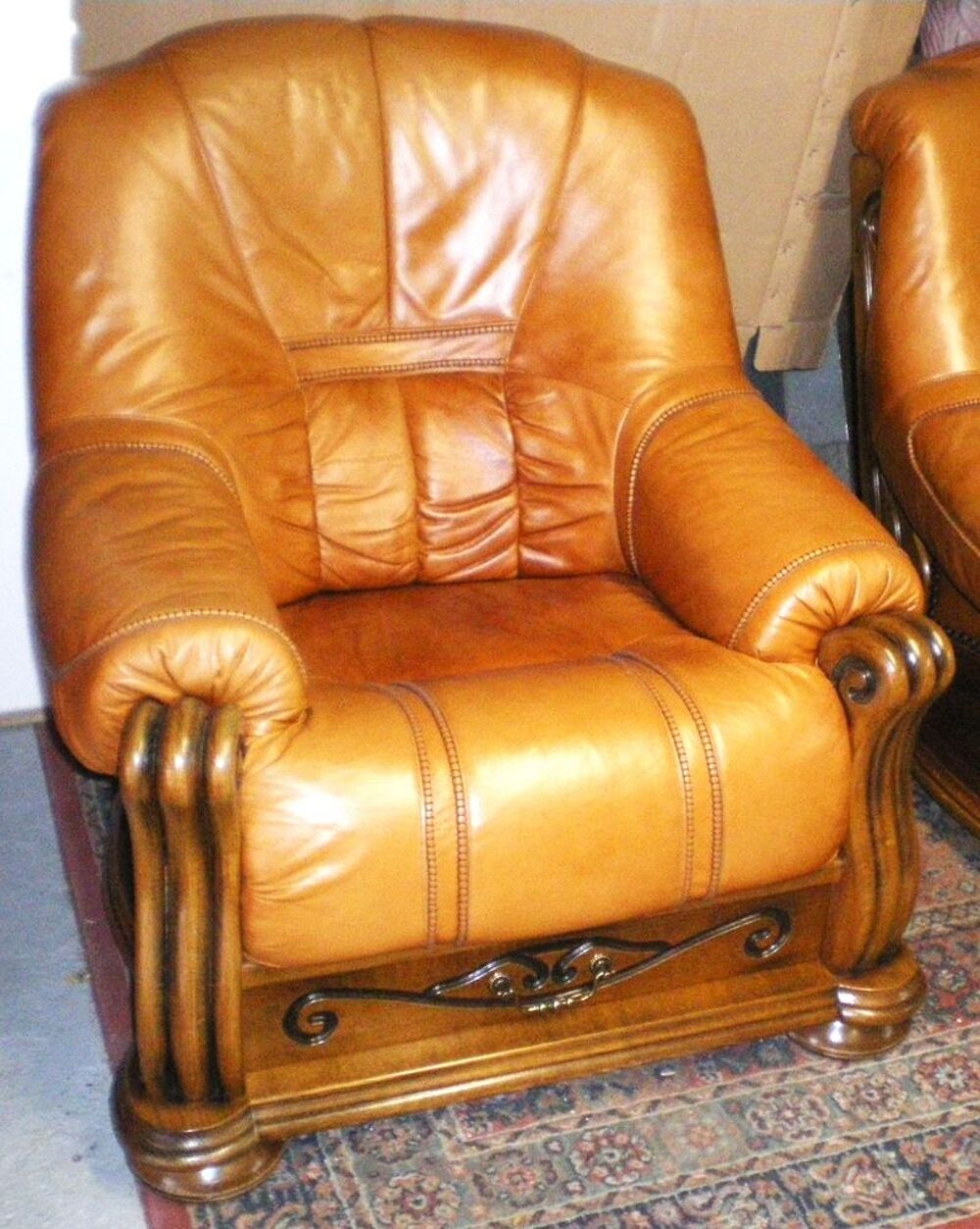 Fauteuil en cuir. Meubles