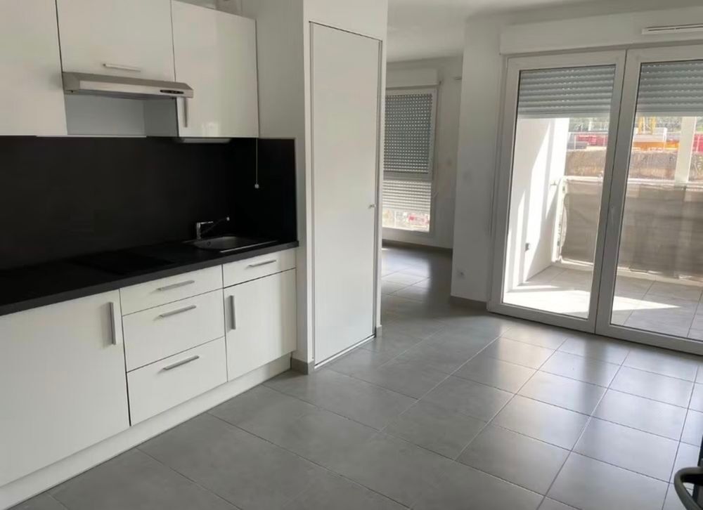 Location Appartement Studio avec terrasse et places de parking sous-sol Roquevaire
