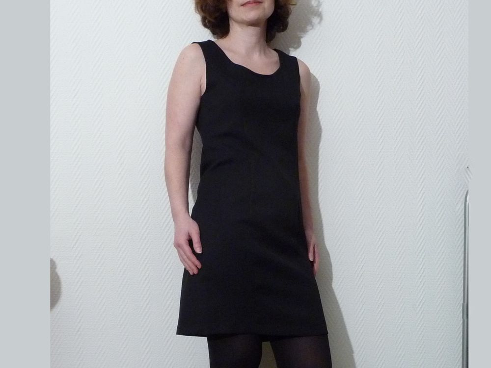 Robe Cintr&eacute;e Noir sans manches- Taille 36 Vêtements