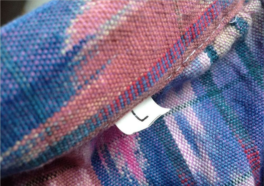 CHEMISE BLEU JAUNE ROUGE TAILLE L Envoi Possible
Vêtements