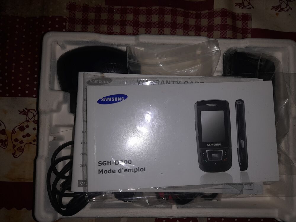 T&eacute;l&eacute;phone SAMSUNG D900 "The Ultra Edition 12.9" Téléphones et tablettes