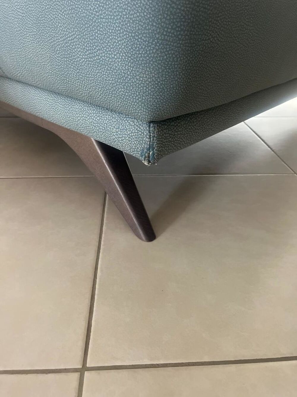 Canap&eacute; moderne en cuir de buffle bleu azur de roche bobois Meubles
