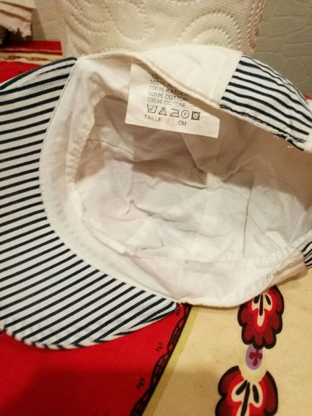 Casquette b&eacute;b&eacute; bleue et blanche taille 45/ 9 mois env Vêtements enfants