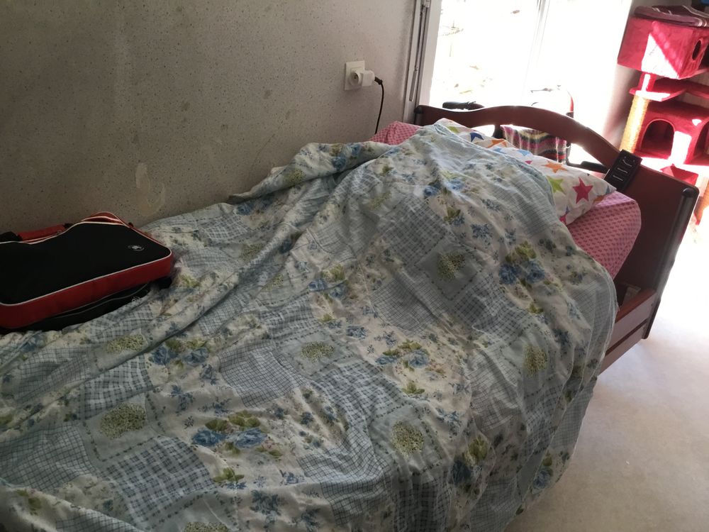 lit m&eacute;dicalis&eacute; plus son matelas Meubles