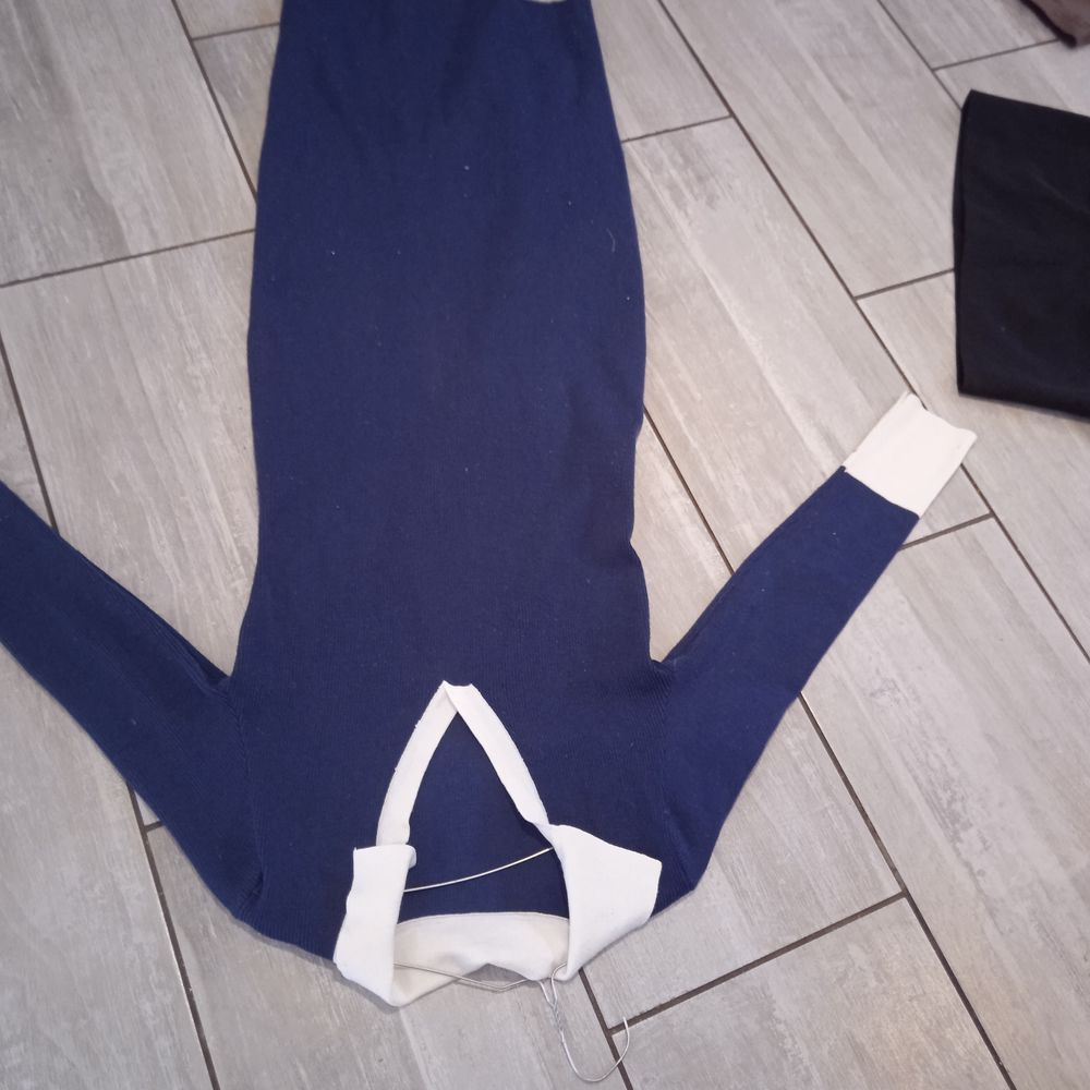 Robe longue marque shein taille L coloris marine et encolure Vêtements
