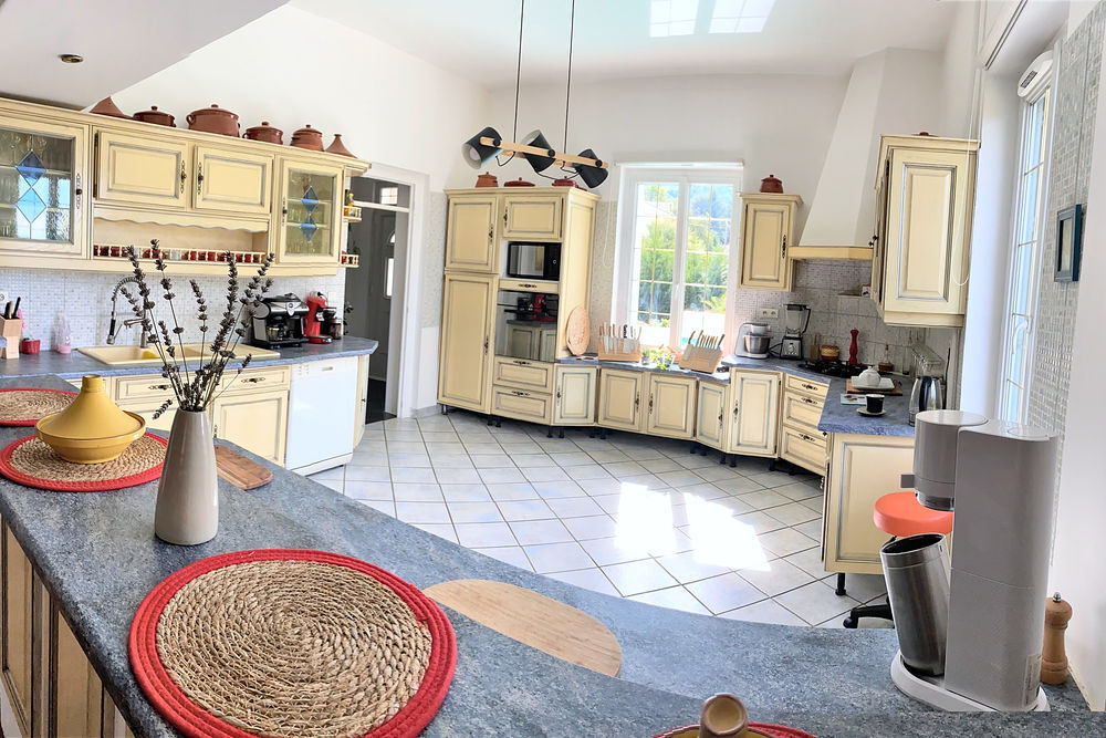 Vente Maison MAISON 310 m², piscine , sauna, four pizza, 3000 m2, 1h LYON Le chambon-feugerolles