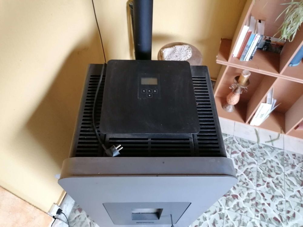 Po&ecirc;le &agrave; granul&eacute;s De Dietrich gris avec porte vitr&eacute;e Electroménager