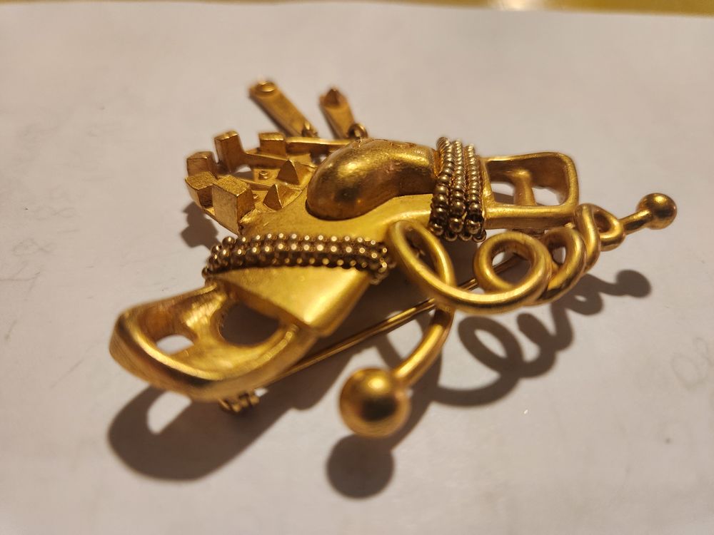 Broche coeur perl&eacute; pendants Christian LACROIX Bijoux et montres