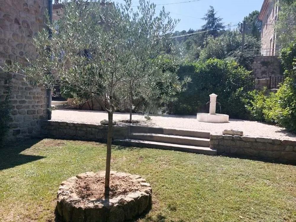 Vente Maison 420.000 € - Maison en pierre avec piscine chauffée - Banne Banne