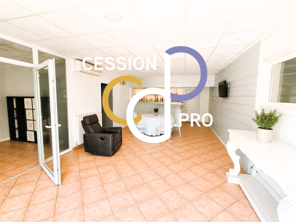   LOCAL COMMERCIAL 290 M² + TERRASSE SUR TERRAIN 2 000 M² – A LOUER A TARASCON FACE AU McDONALD'S Tarascon