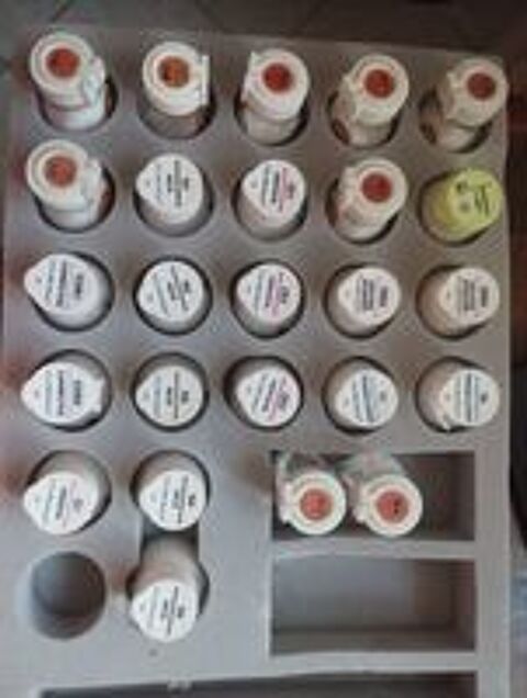   73 Petits pots de ceramiques VMK Master 12 gr 