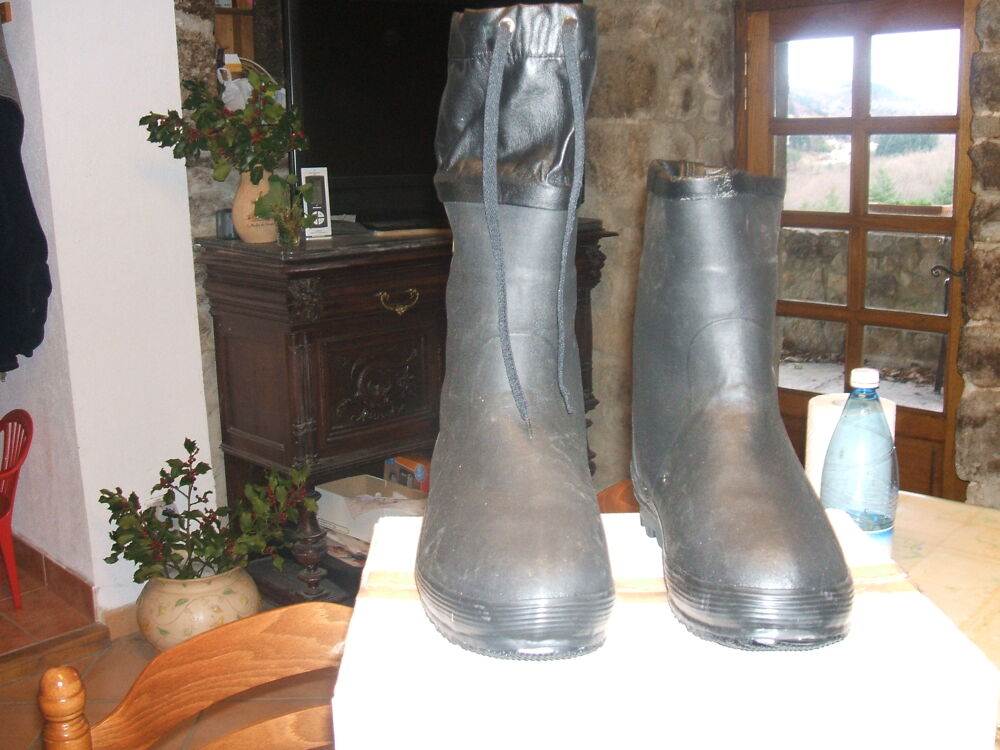 BOTTES NEUVES G.F DE MARQUE AIGLE TAILLE 45.
Chaussures