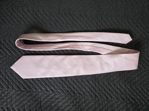 Cravate Yves Dorsey rose pâle herringbone - très bon état 10 Saint-Denis (93)