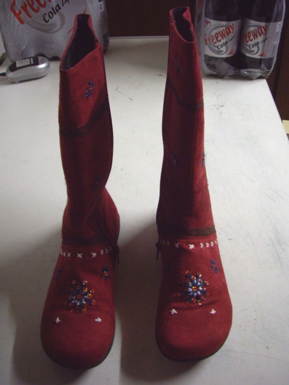 Paire de Bottes Rouge/Bordeaux imprim&eacute;s pt 38-neuve Chaussures