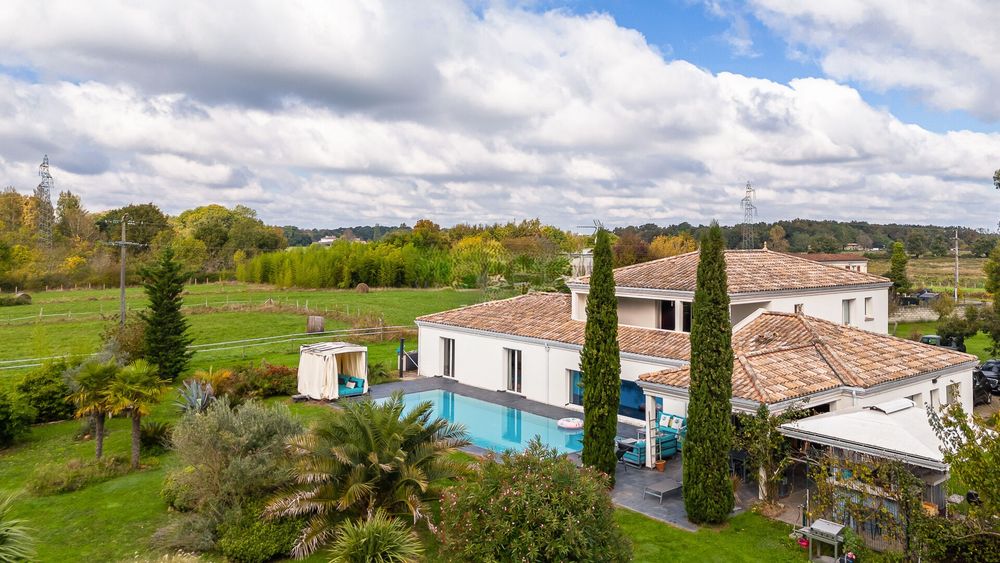 Maison 7 pièces 250 m² · à Carignan-de-Bordeaux · 250 m² · 780 000 €