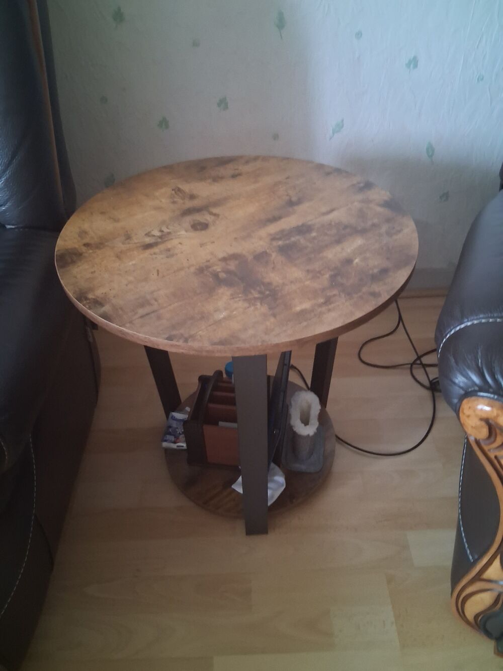 2 tables basses 15e l'unit&eacute; Meubles