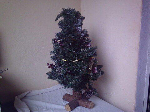 Pied métallique pour sapin et Sapin Artificiel de Table  3 € 3 Bouxwiller (67)