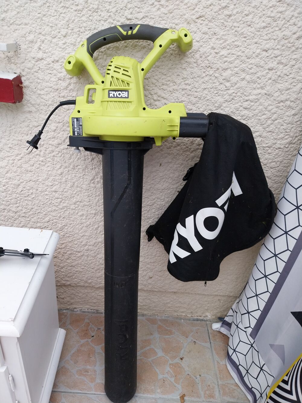 Aspirateur souffleur broyeur Jardin