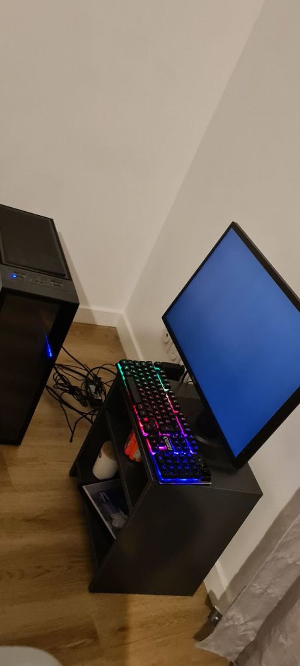 PC Gaming tr&egrave;s bonne &eacute;tat &eacute;cran plus color&eacute;es plus clavier Matériel informatique