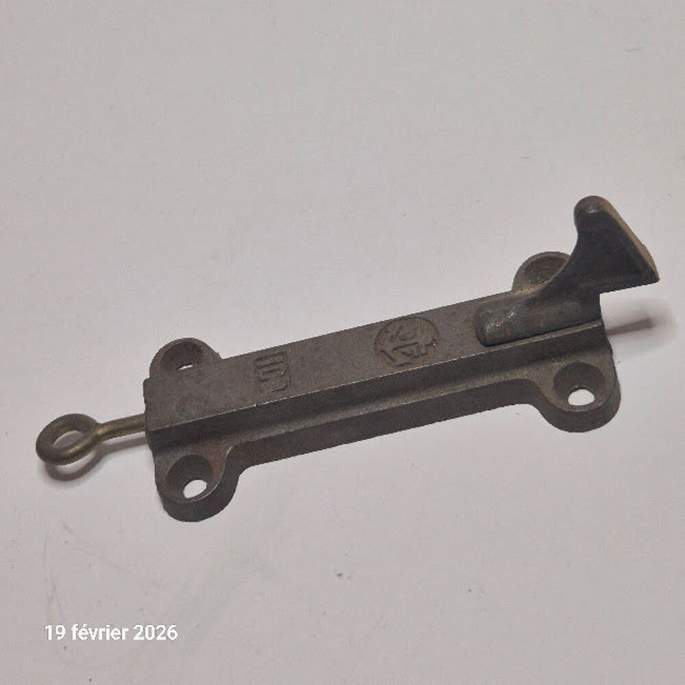 Ancien loqueteau de persienne, volet, porte, en fonte et &agrave; c Bricolage