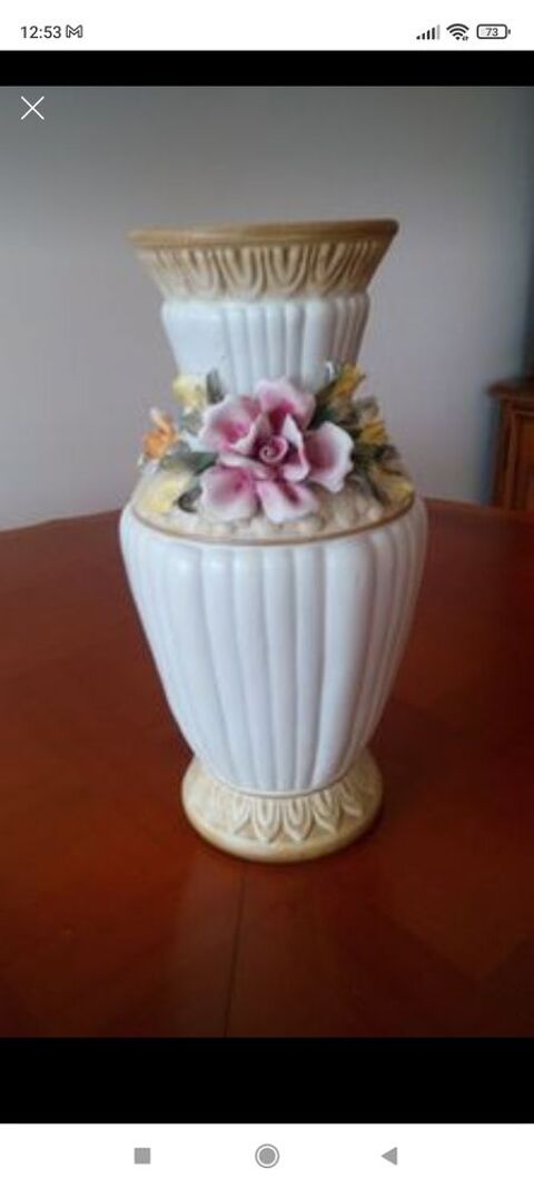 Vase relief à grande fleur rose 15 Pantin (93)