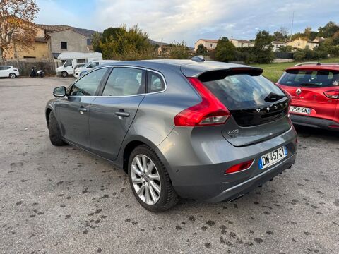 Volvo v40 