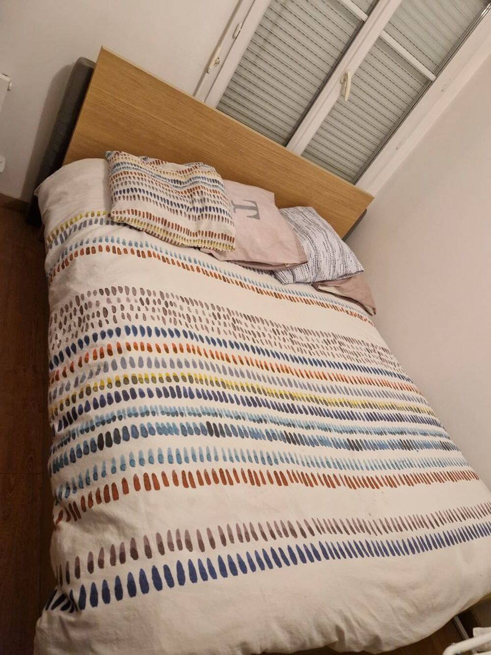 de cadre de lit + sommier+ matelas 3 places 200&times;160 Meubles