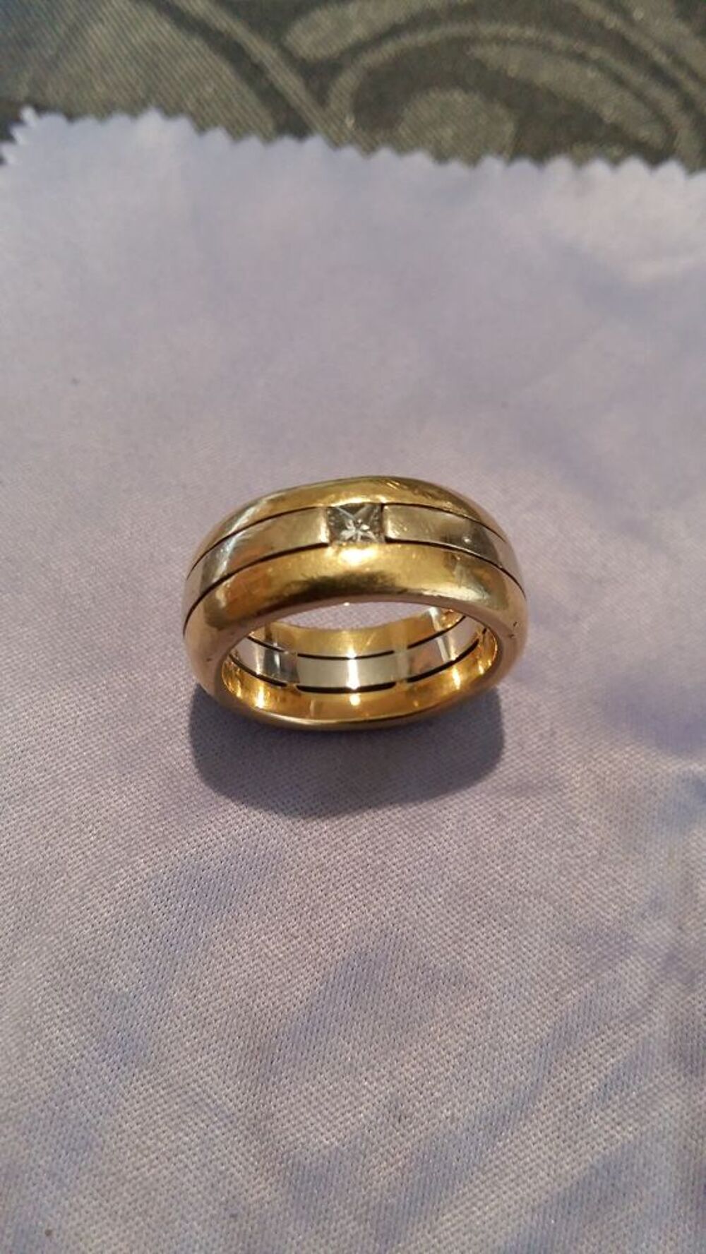 Bague Or blanc et jaune en 18K avec un diamant carr&eacute; Bijoux et montres