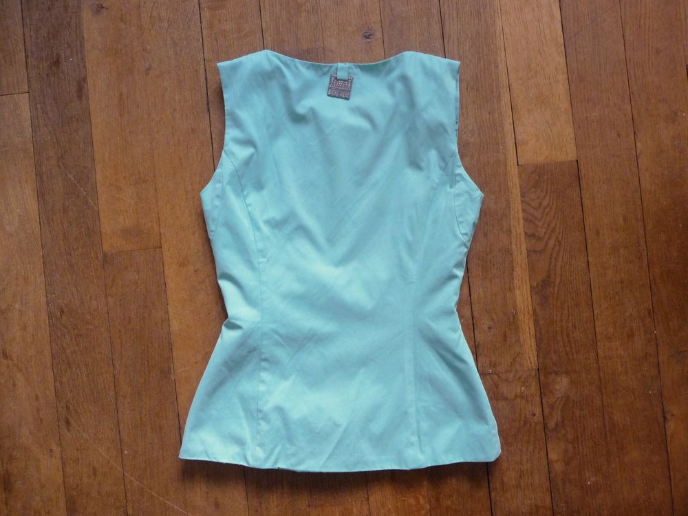 Top/ Gilet Bleu Turquoise sans manches- Biche de B&egrave;re Vêtements