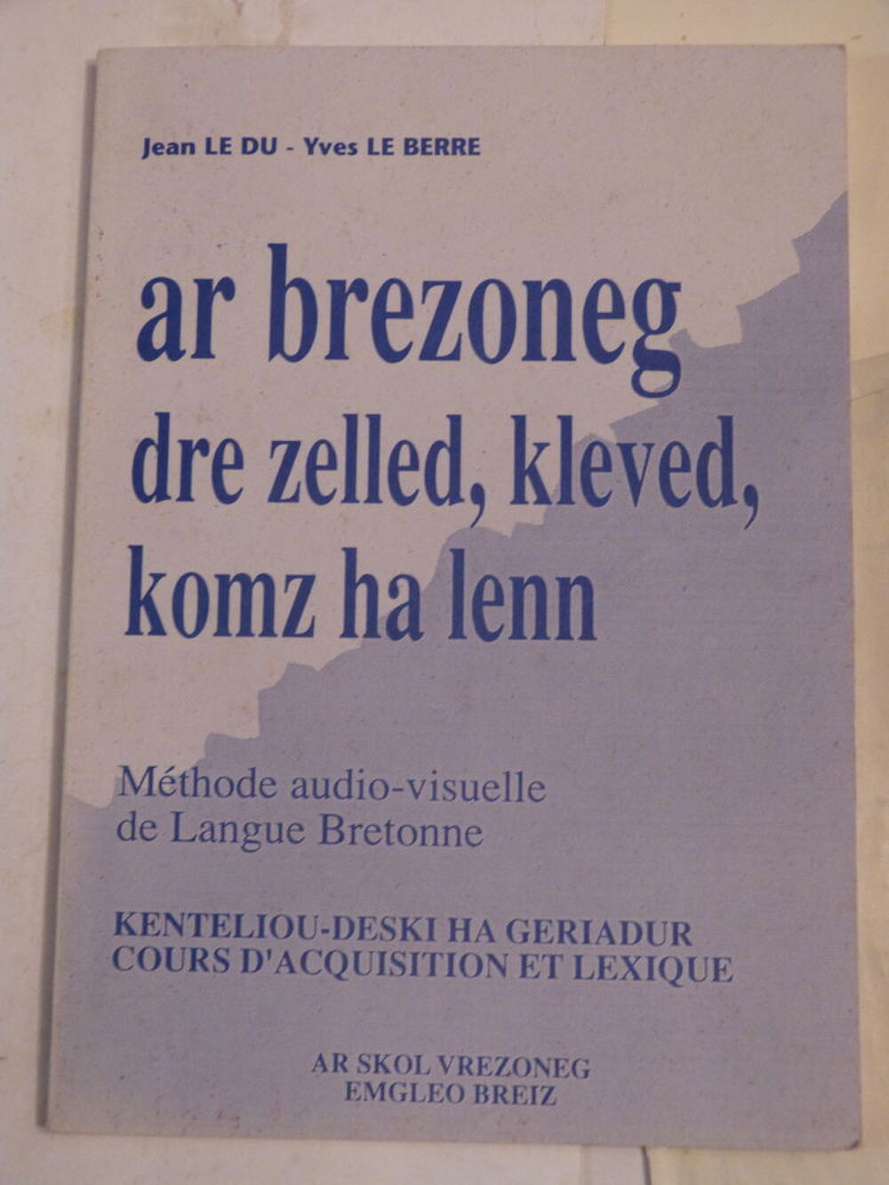 AR BREZONEG DRE ZELLED KLEVED KOMZ HA LENN Livres et BD