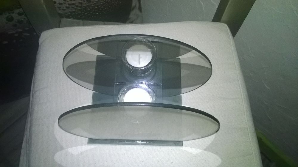 Bougeoir &agrave; Reflets infinis
Neuf
Rond en verre
19.5 cm de Décoration