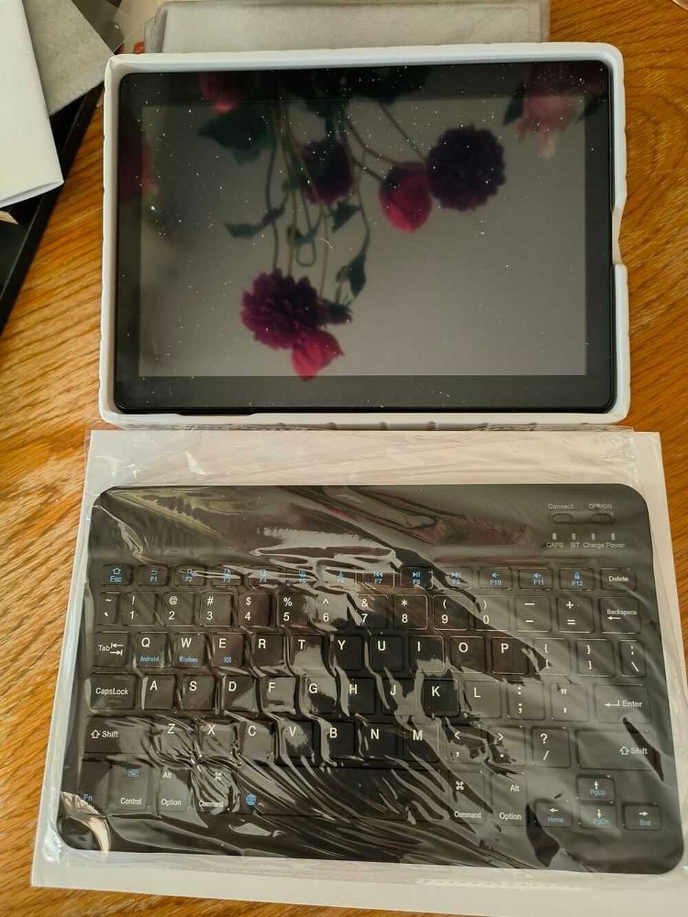 Tablette compl&egrave;te avec clavier tactile Téléphones et tablettes