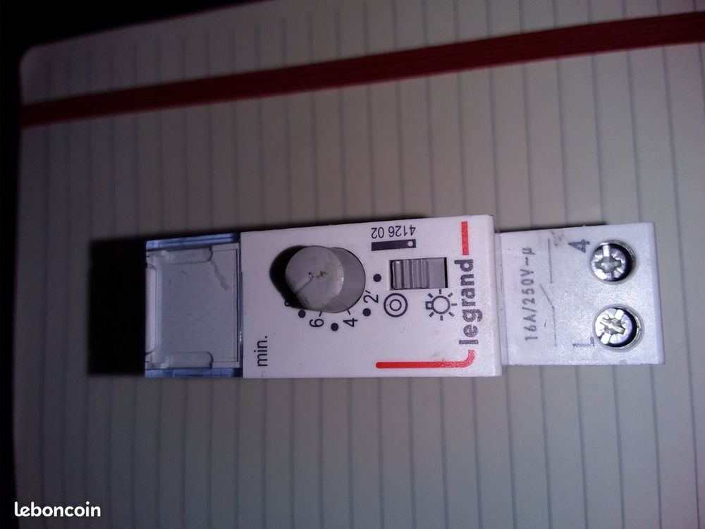 Legrand - Minuterie - 16 A - 230 V~ - 50/60 Hz R&eacute;f : 412602 Bricolage