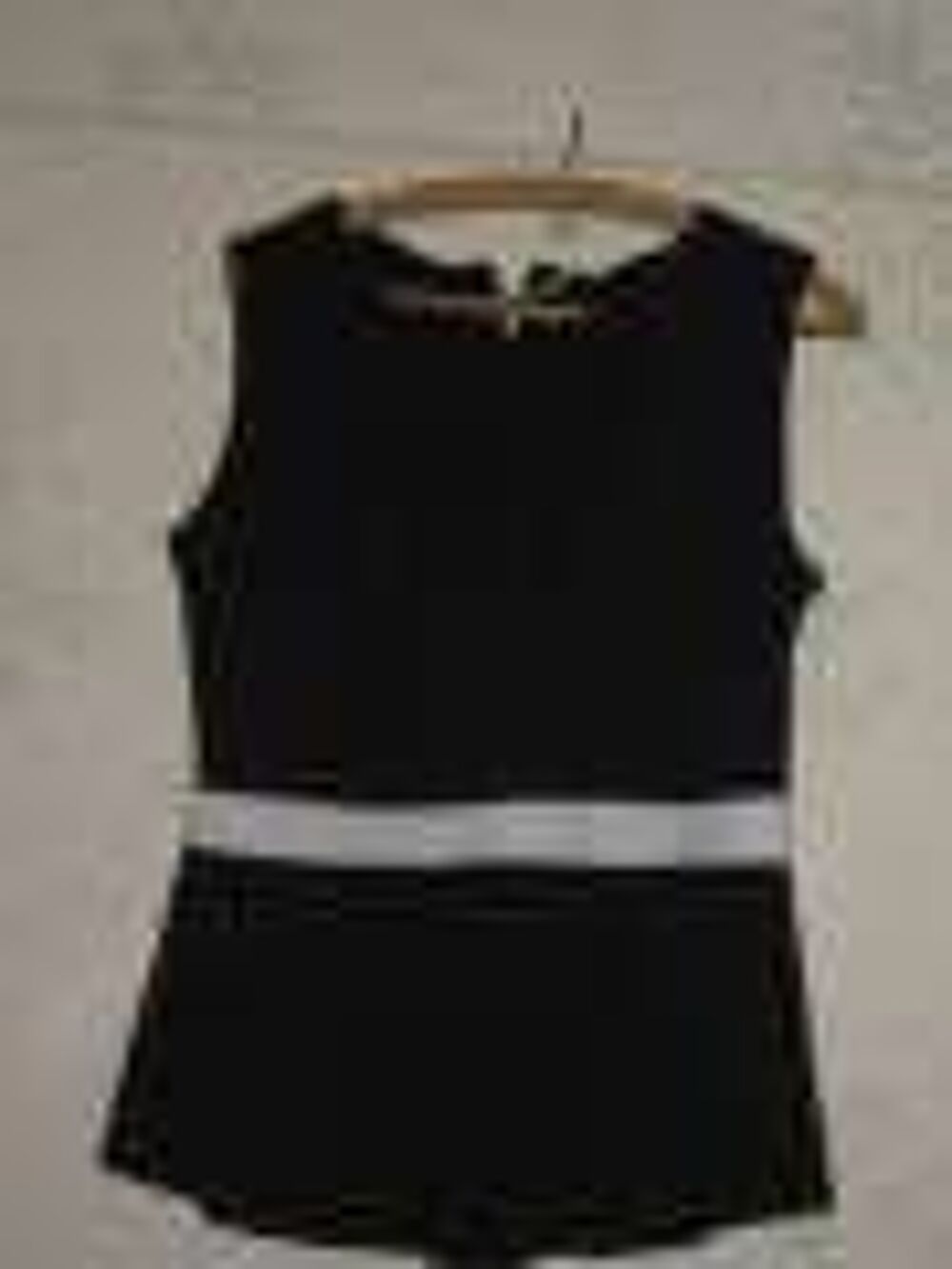 propose mini robe et mini jupe excellent etat tres Vêtements