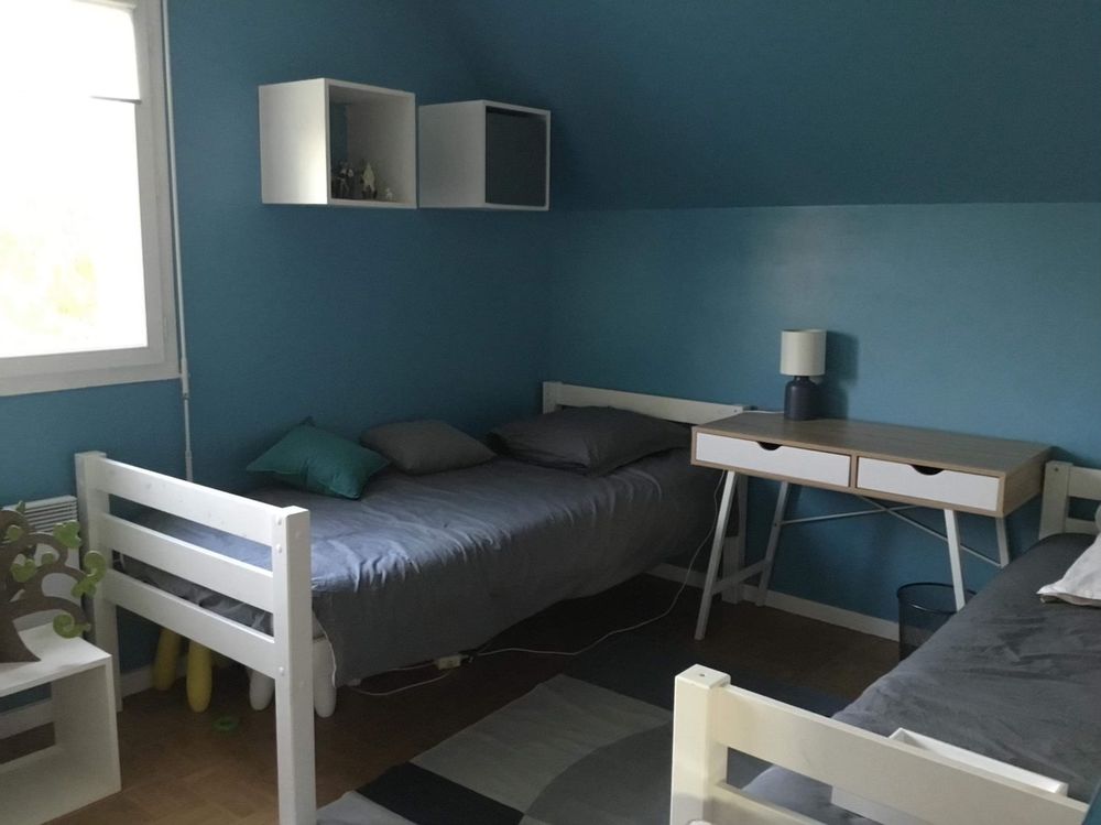 2 lits 90x200 bois blanc Meubles