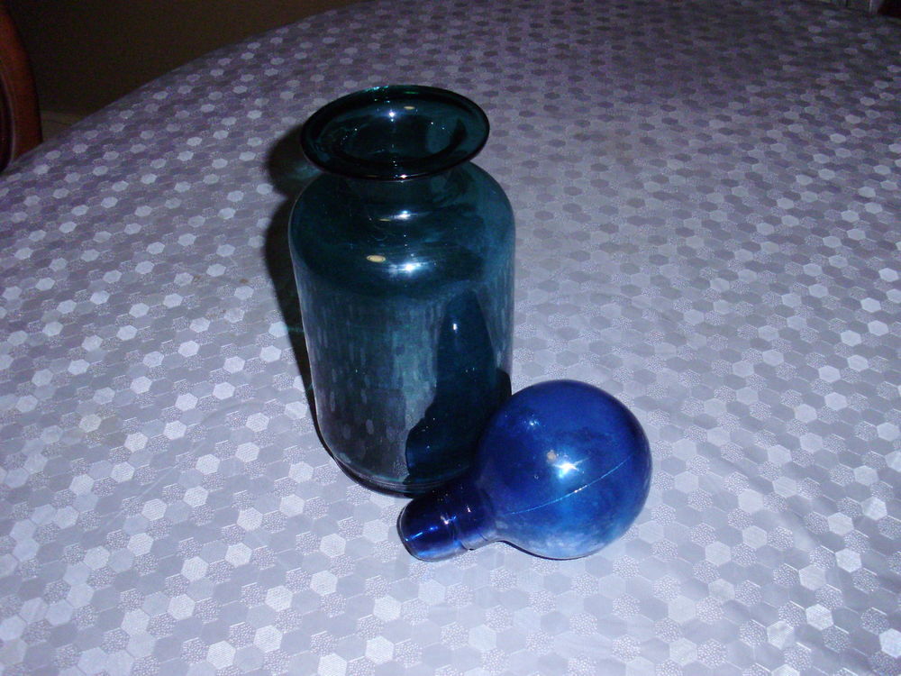 Bouteille en verre nuag&eacute;e 